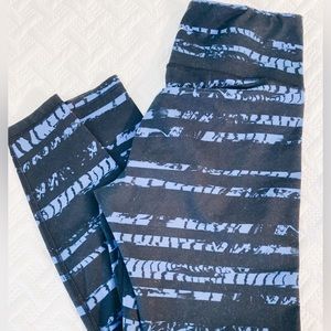Old Navy Active Go Dry Cropped Fitted Printed Leggings Black and Blue Women’s LP